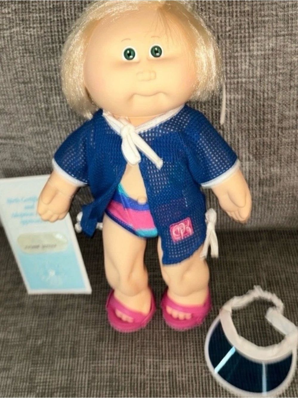 Cabbage Patch Kids Splashin' Kids Yvonne Serena
Doll with birth certifica